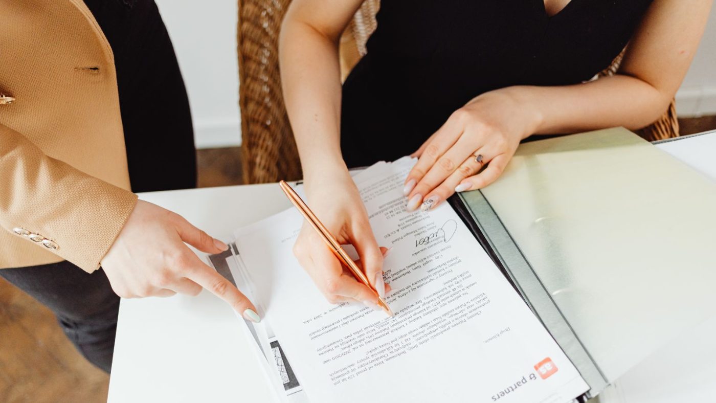 ¿Qué revisa la Inspección de Trabajo en los contratos laborales?